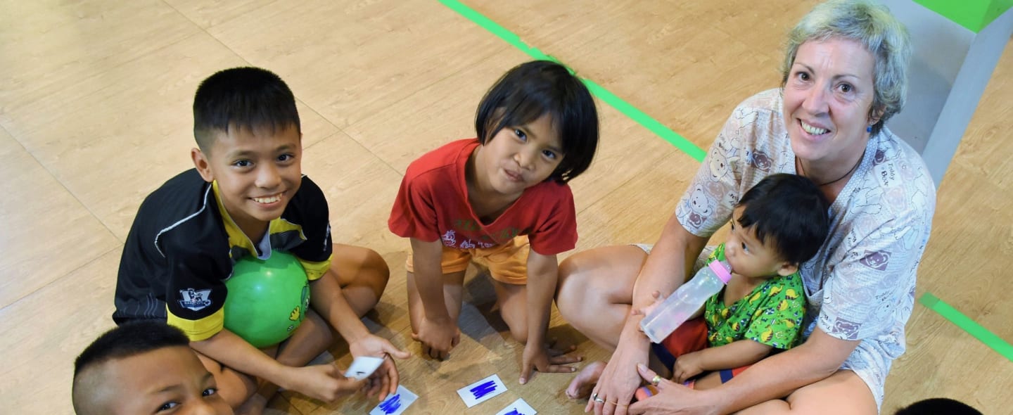 Hands English Program